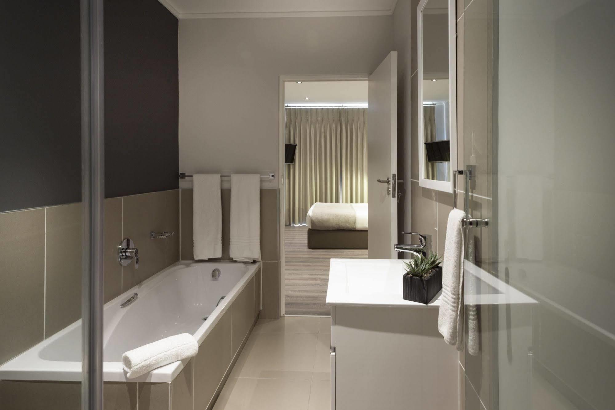 Ferienwohnung C.A.G - Upper East Side Sandton Exterior foto